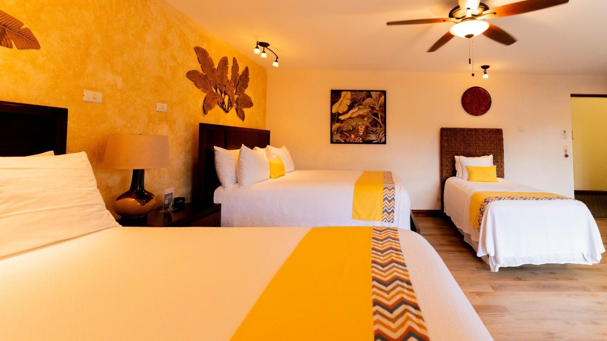 Buena Vista Chic Hotel Pilas Room photo