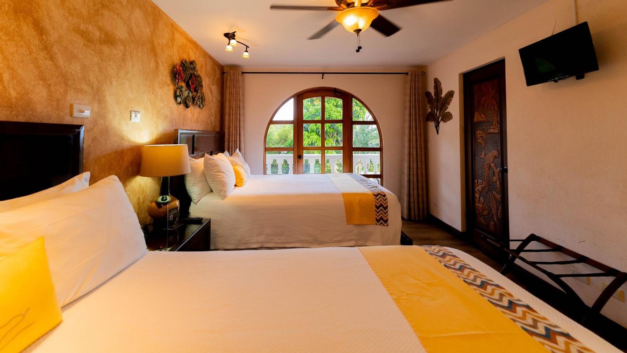 Buena Vista Chic Hotel Pilas Room photo