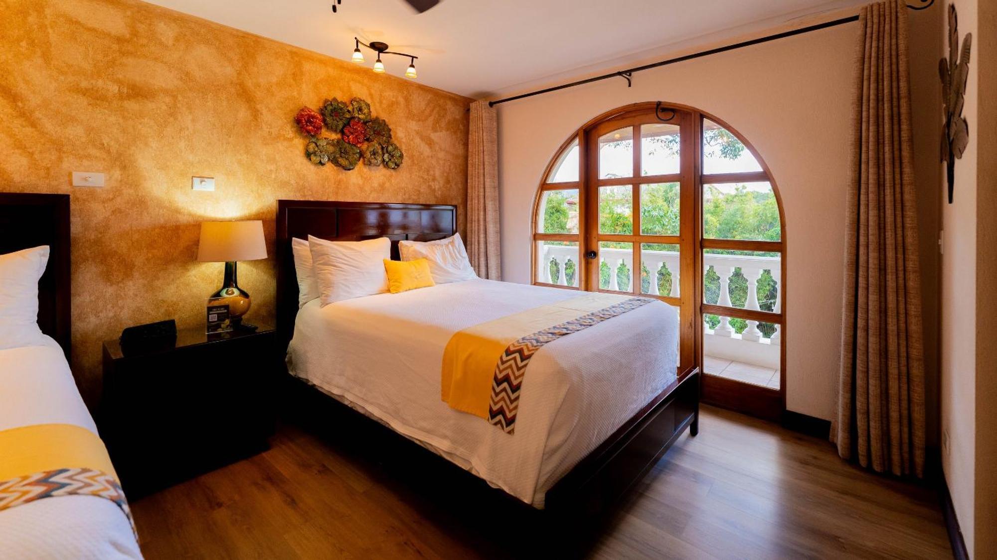 Buena Vista Chic Hotel Pilas Room photo